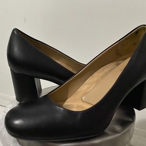 Naturalizer Pump Size 7W 7 Wide Square Heel